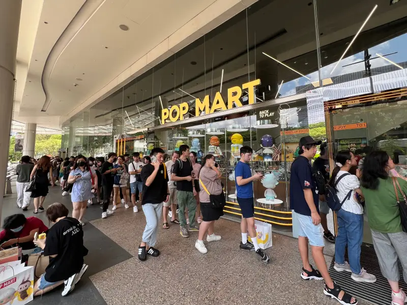 People waiting in line in front of a Pop Mart store | MyTraffic