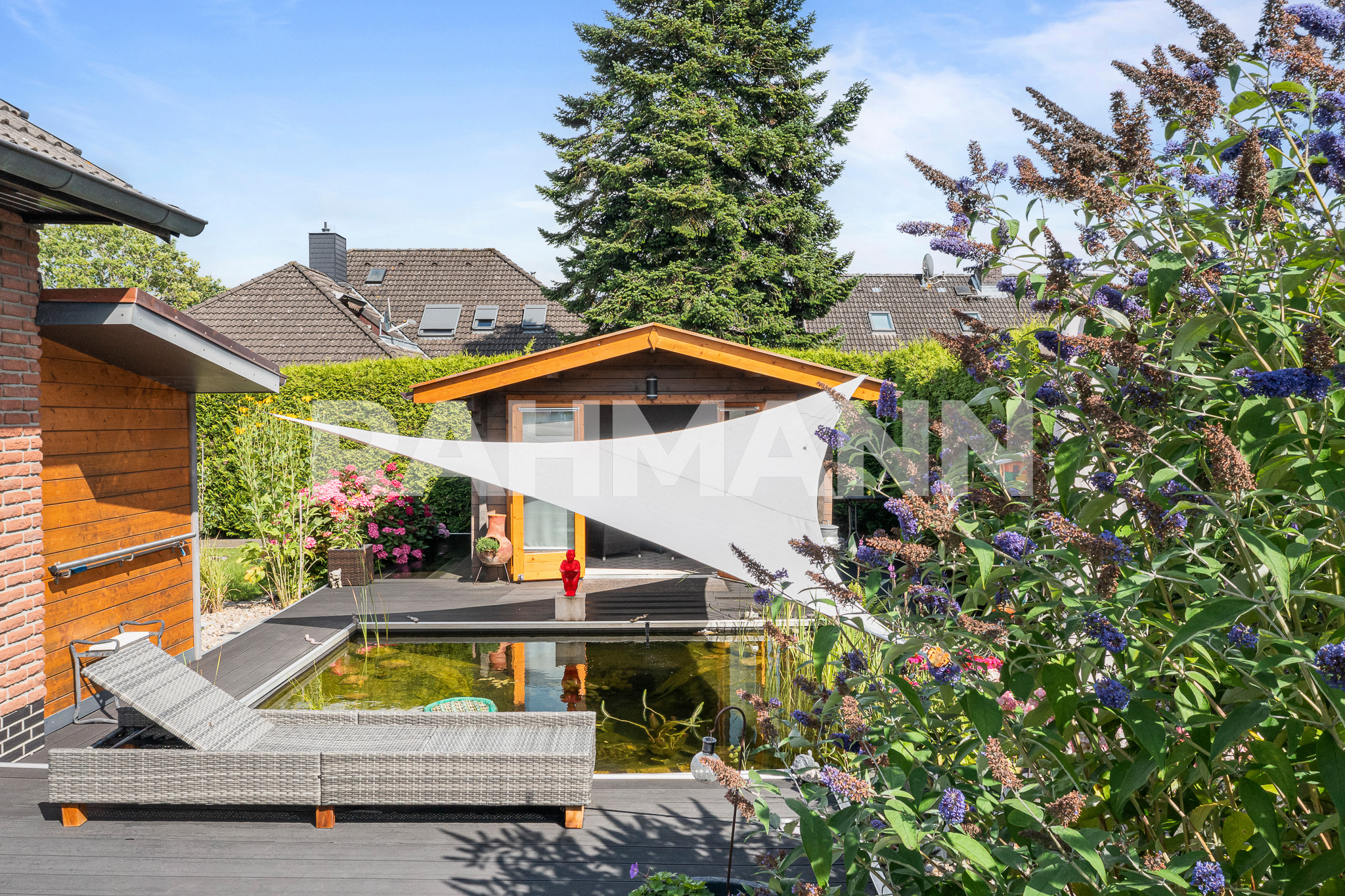 RAHMANN-Zuhause-Terrasse-Teich