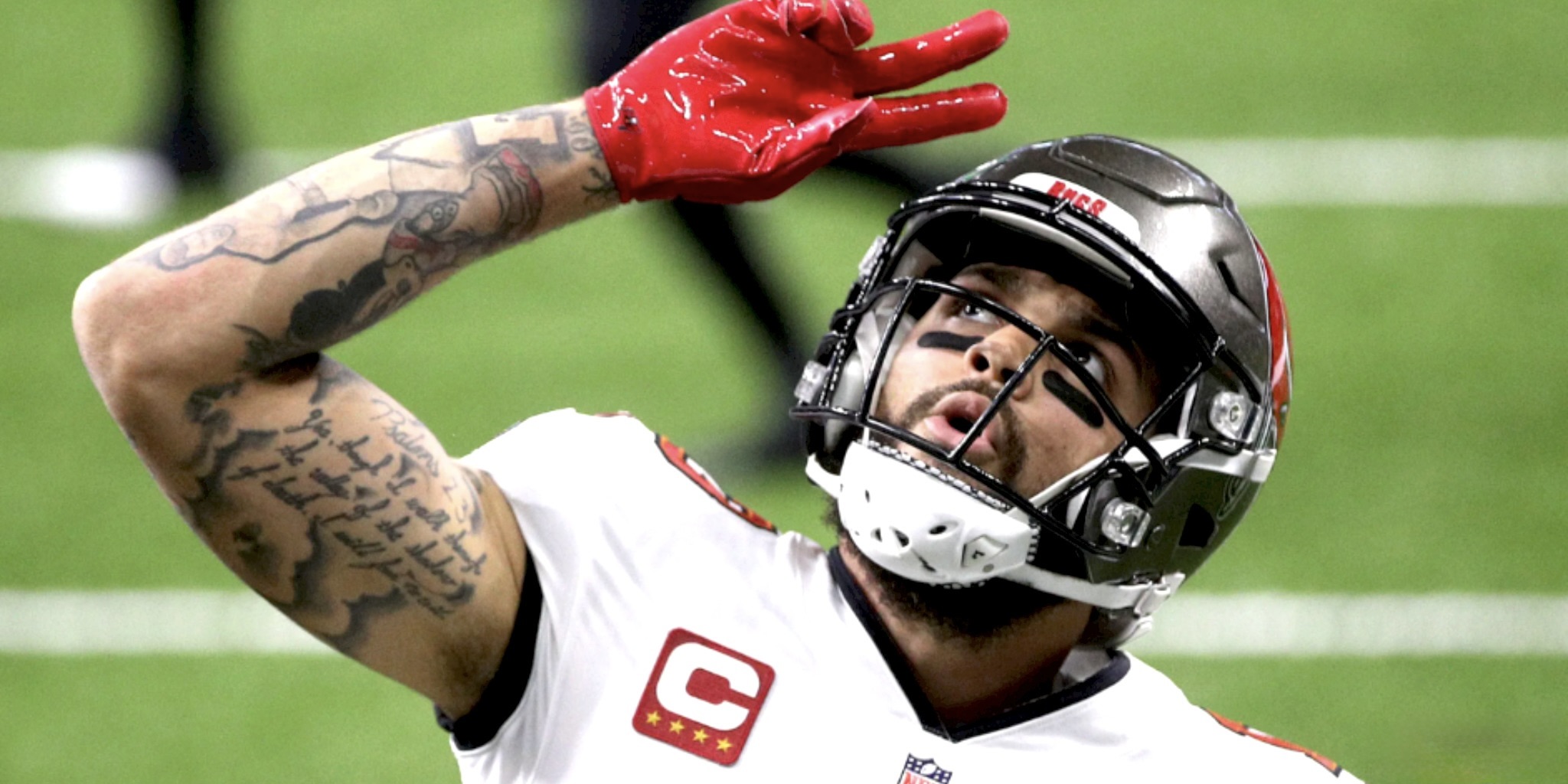 Galveston’s Mike Evans to Say Goodbye to Houston Fans During MNF