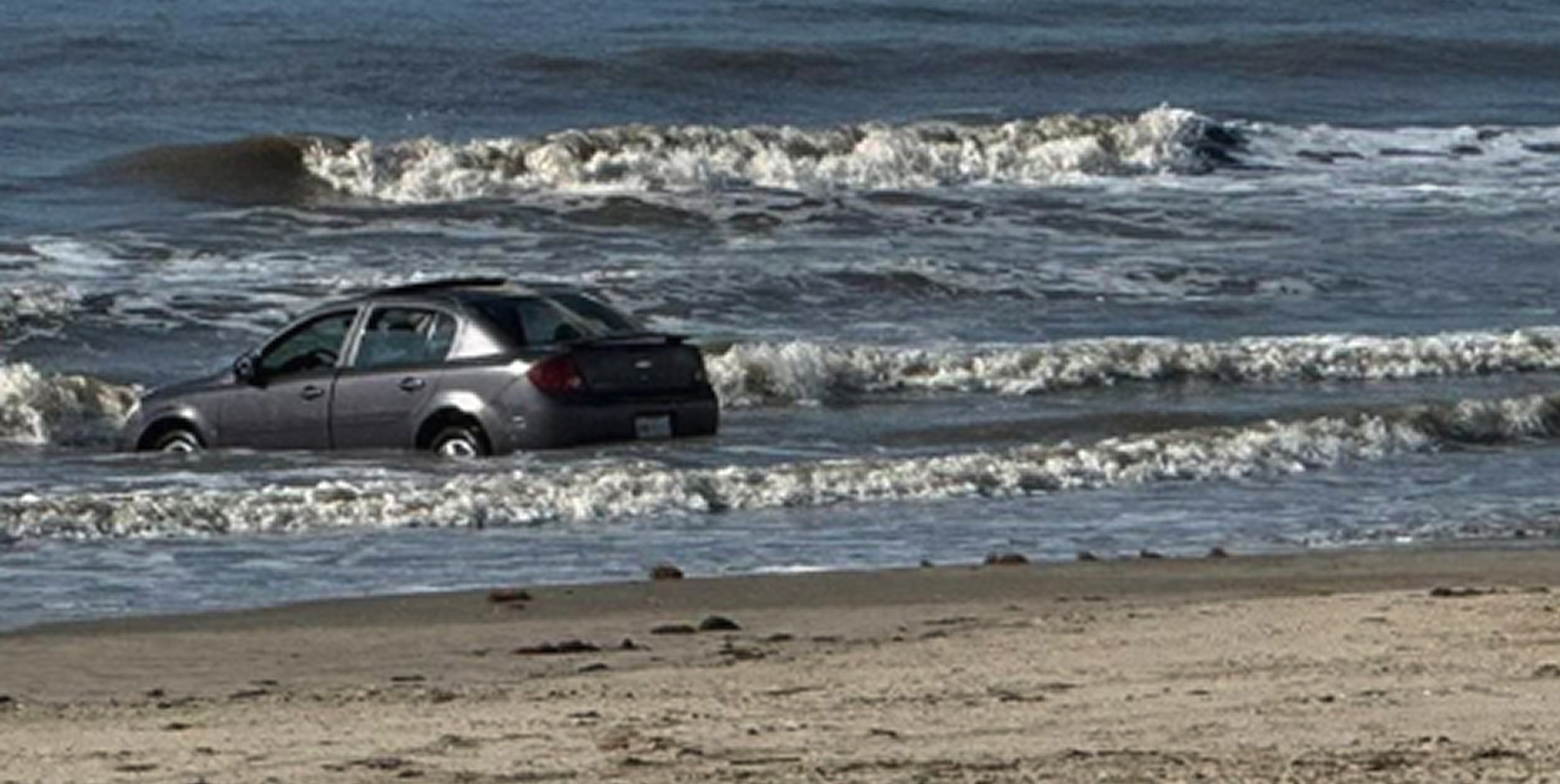 Driver plunges into Gulf off Galveston Seawall
