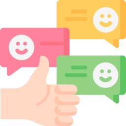 Mano con pulgar hacia arriba frente a tres burbujas de diálogo de colores con caras sonrientes.