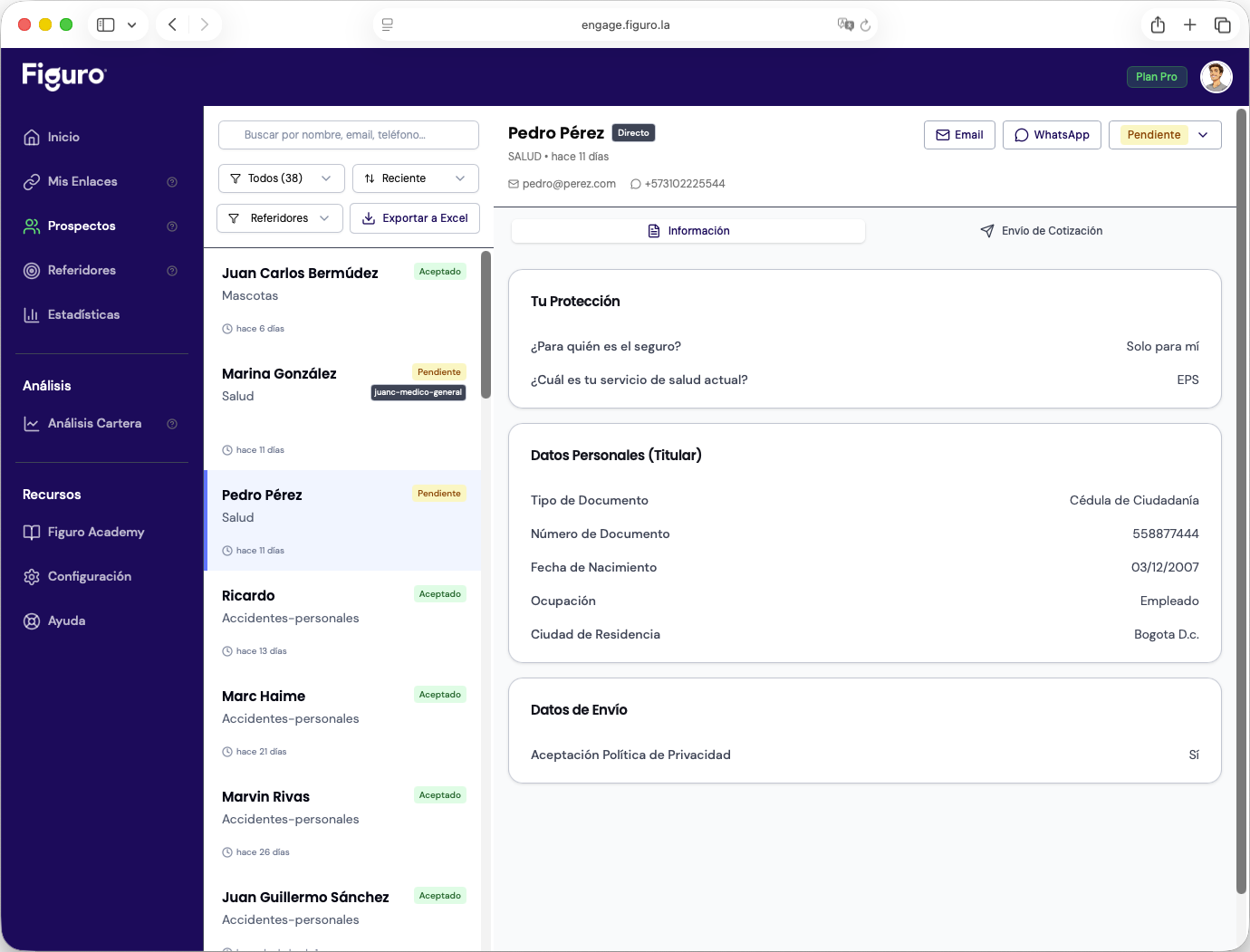 Pantalla de software de gestión para agentes de seguros que muestra una lista de prospectos con estados aceptado o pendiente, detalles del prospecto Pedro Pérez con datos personales y protección.