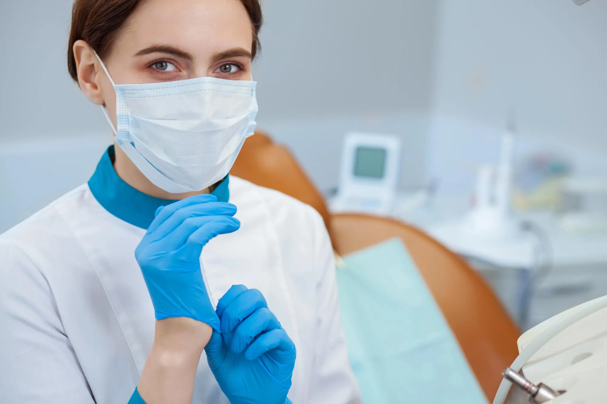 walk in dentist greensboro nc wearing a mask