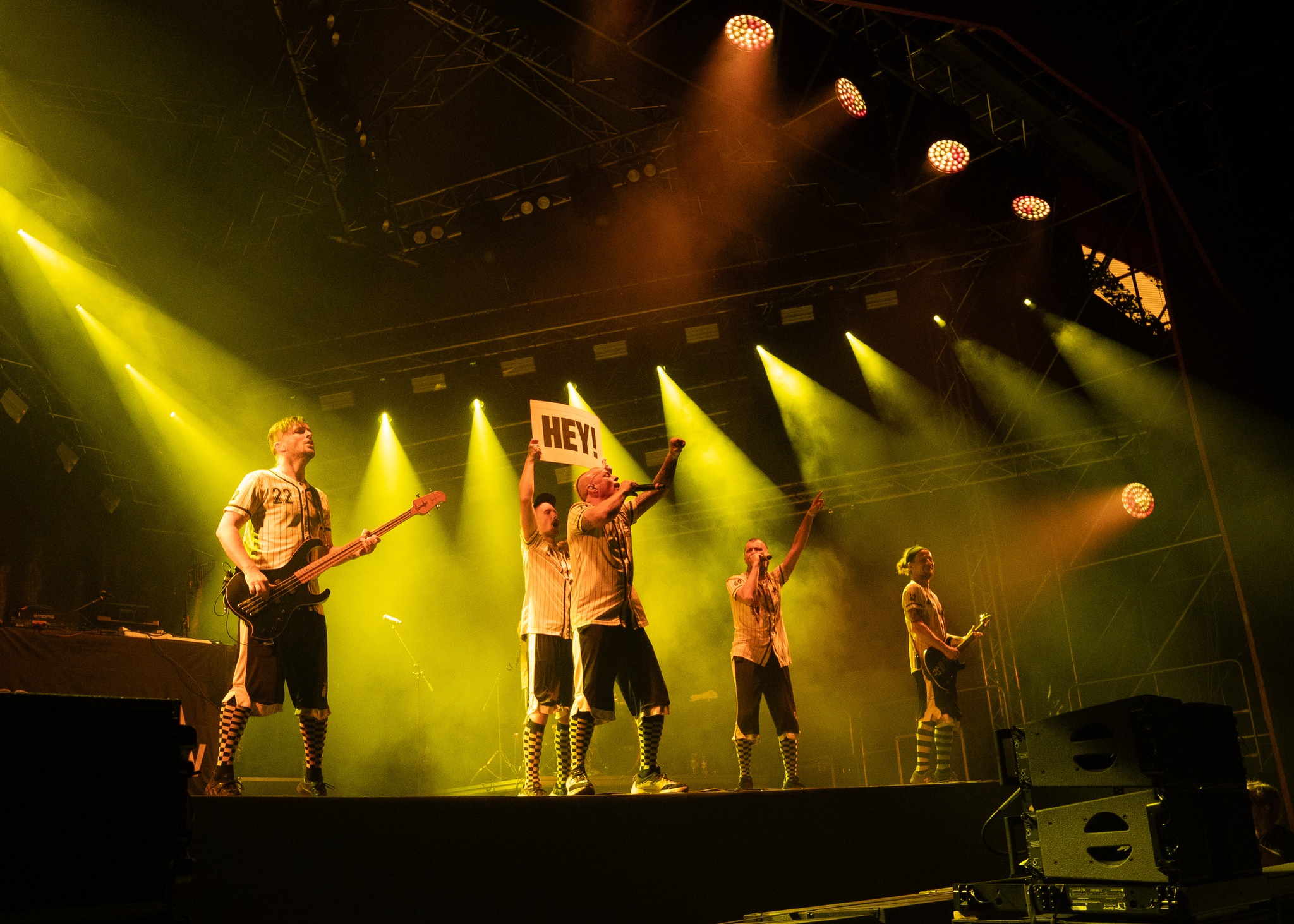 Логистика фестивалей от Media Show Grup: трансфер, оборудование и питание для гостей.