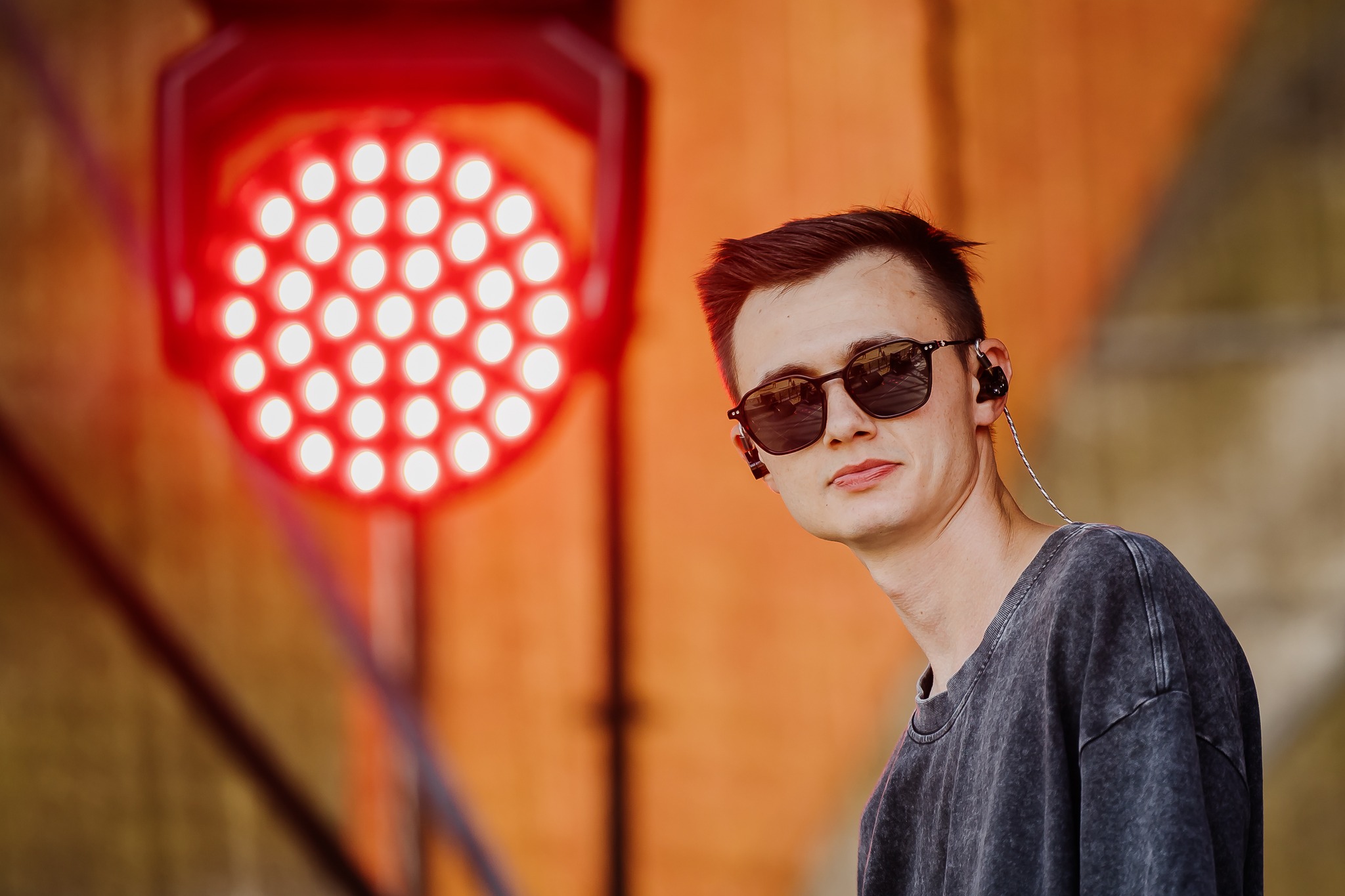 Доставка оборудования для сцен и света от Media Show Grup.