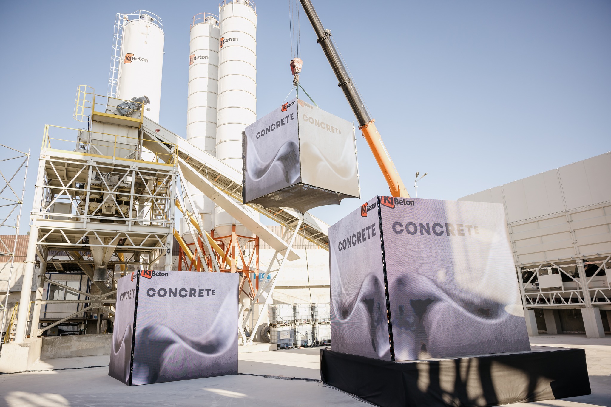 MS-Prod от Media Show Grup: техническая поддержка событий - монтаж сцены, звук, освещение и экраны