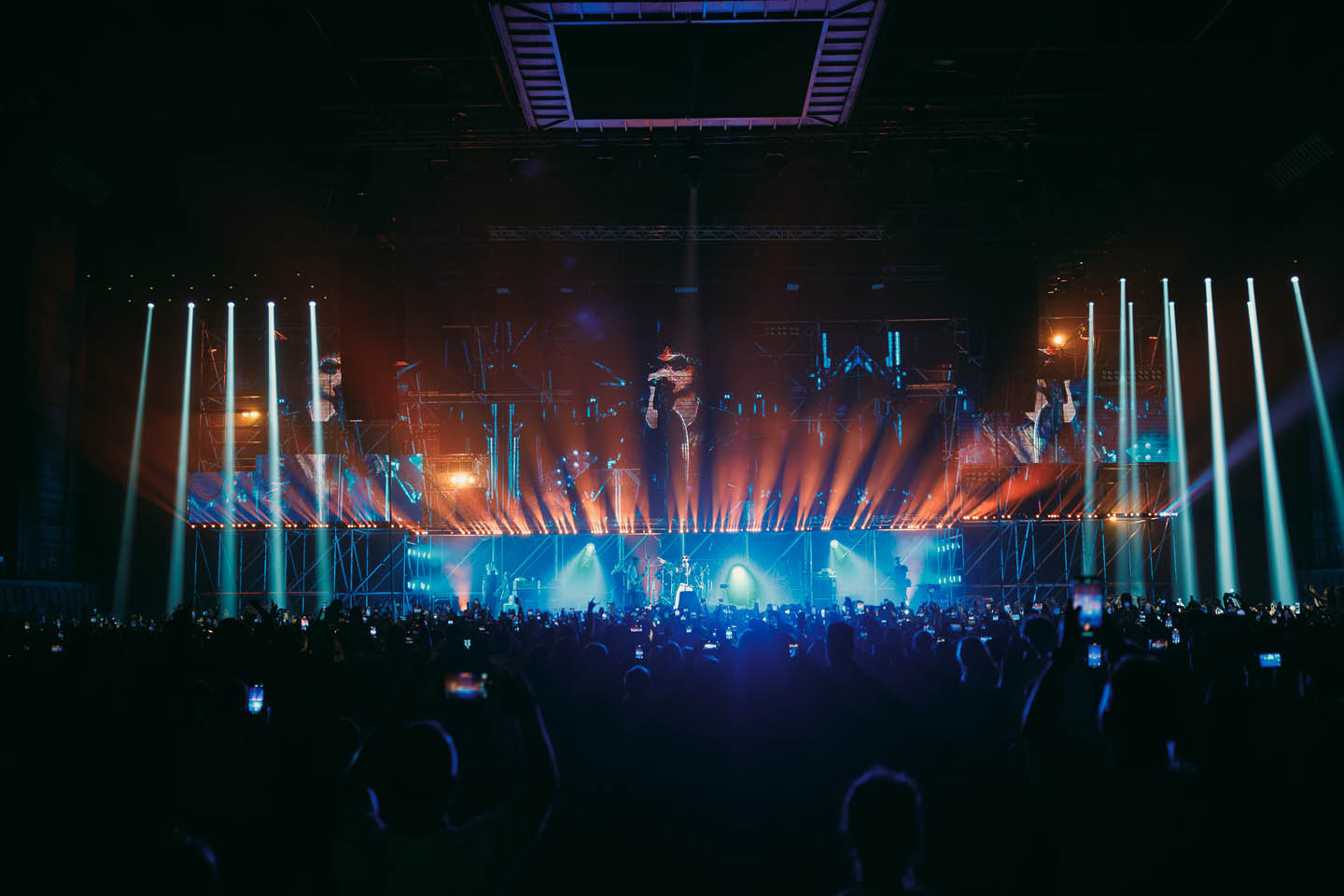 Сцена концерта Poshlaya Molly в Arena Chișinău, с LED-экранами и аудиосистемой от MS-Prod под организацией Media Show Group.