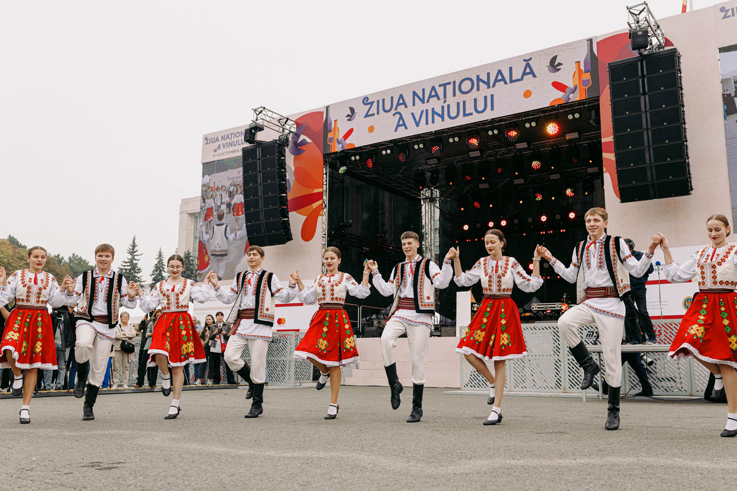 Профессиональный организатор мероприятий Media Show Group: 100 000 посетителей, фольклор, кухня и вина на Площади Великого Национального Собрания 2024.