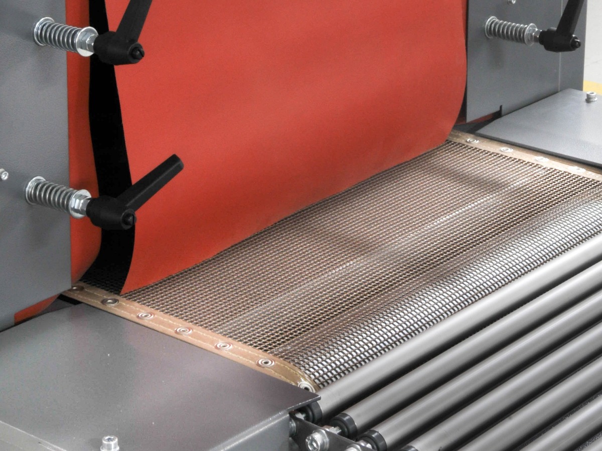 Steel mesh conveyor for heavier shrink-wrapped products