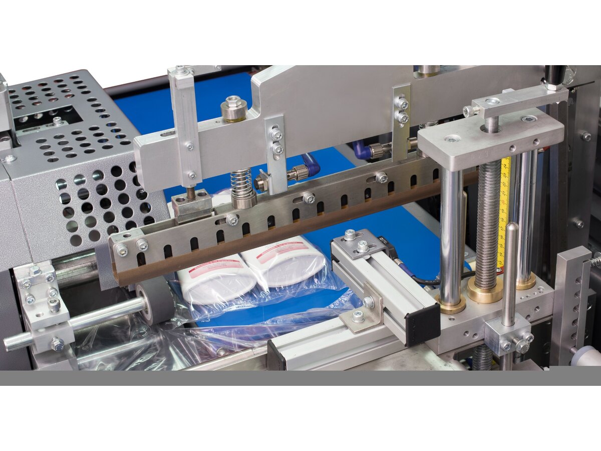 Automatic cross-seal mechanism wrapping grouped products