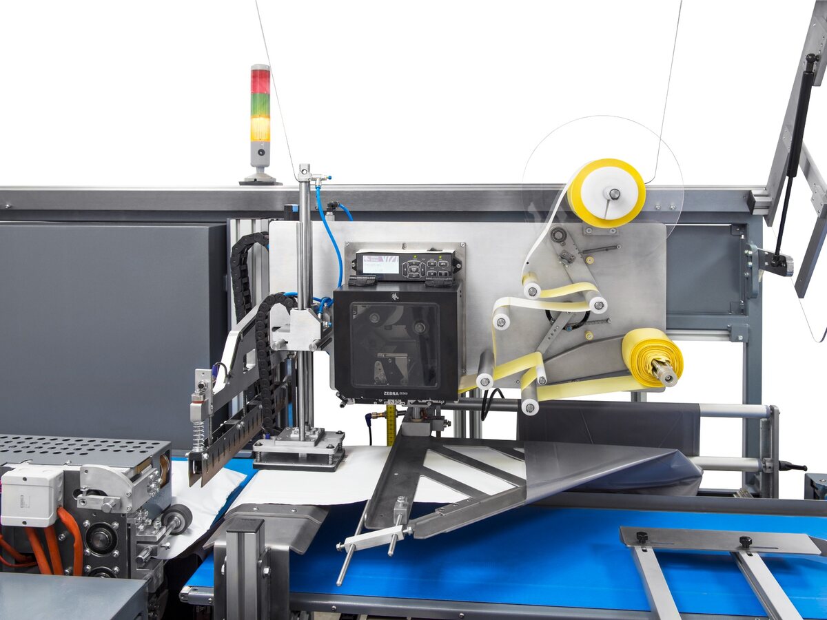 Automatic label feed and print system