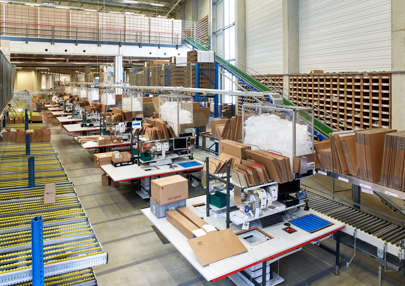 Large fulfilment operation with Cirrus air cushioning supplied to multiple packing stations