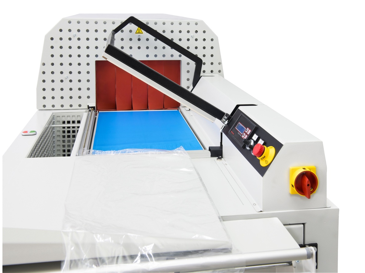 Product conveyor and sealing area on an L-sealer system