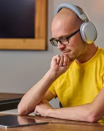 man listening to Custom For Dummies audio book