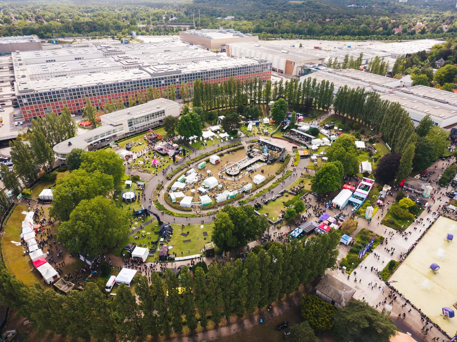 Luftbild vom Sommergarten der Messe Berlin