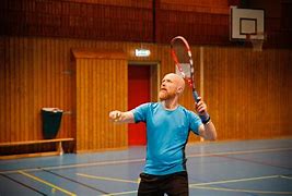 Morten Påsche spiller crossmington - Aftenposten