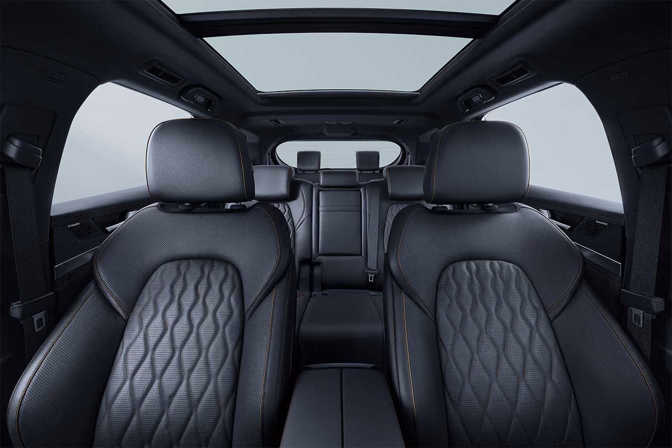 BYD TANG, Ansicht frontal innen, Panorama Glasdach, Massagesitze
