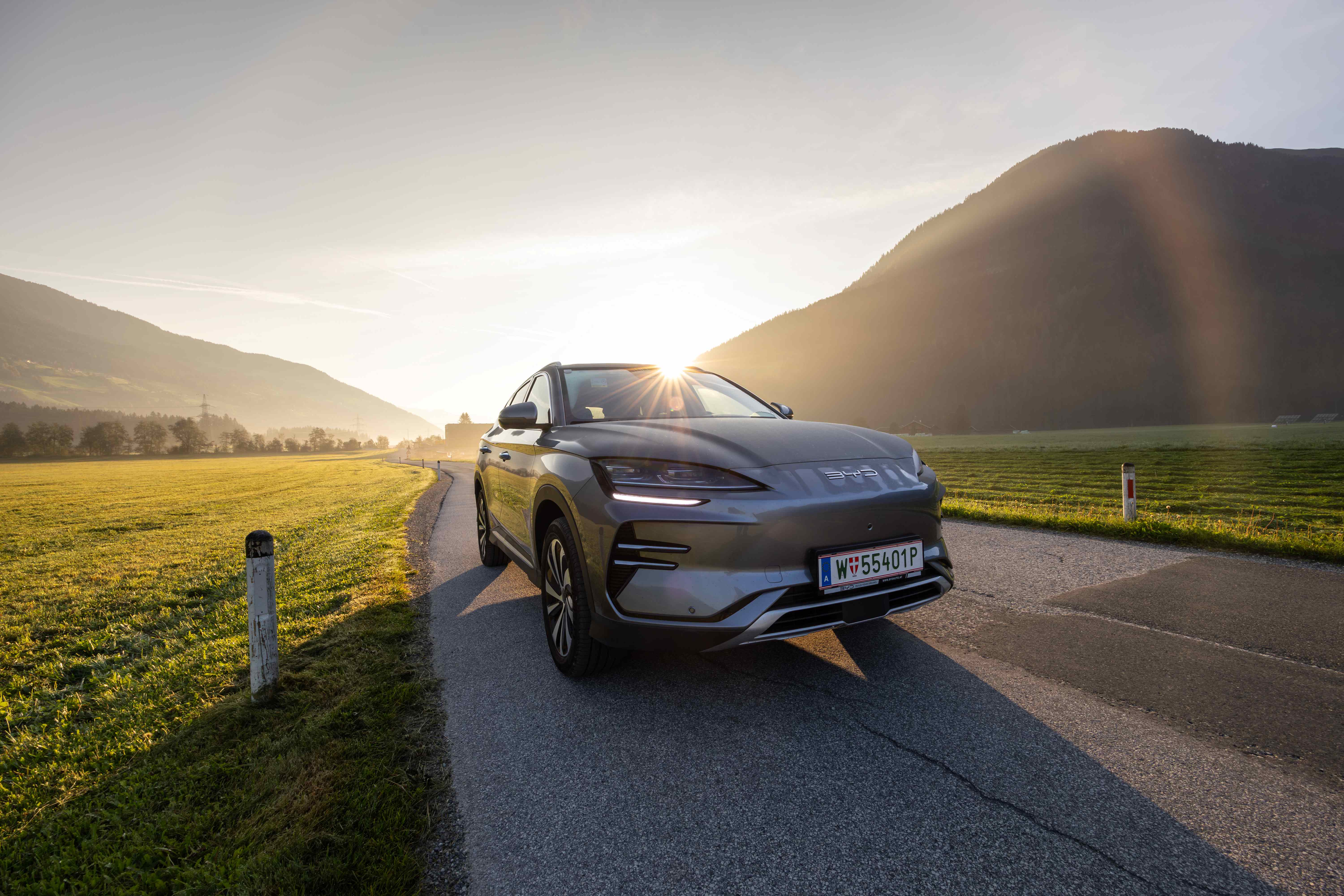 BYD SEAL U DM-i fährt auf Bergstraße