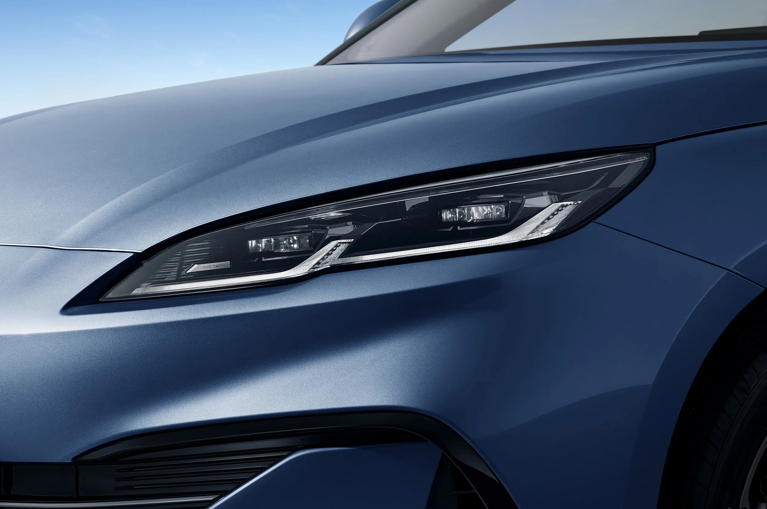 BYD SEAL 6 DM-i, Teilansicht, Beifahrerseite, Außenbereich beim Laden