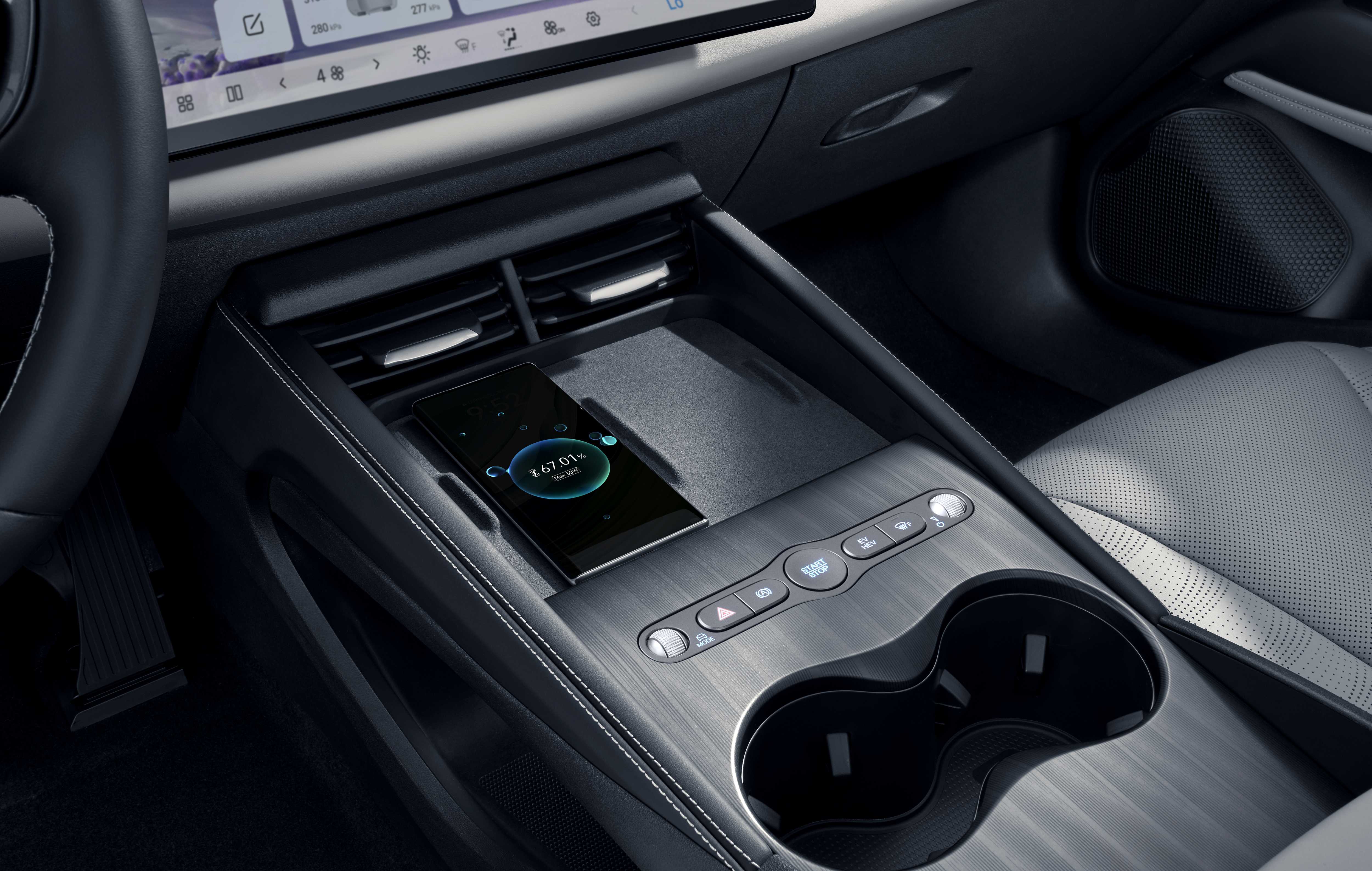 BYD SEAL 6 DM-i, Innenansicht, Nahaufnahme, Kabelloses Laden