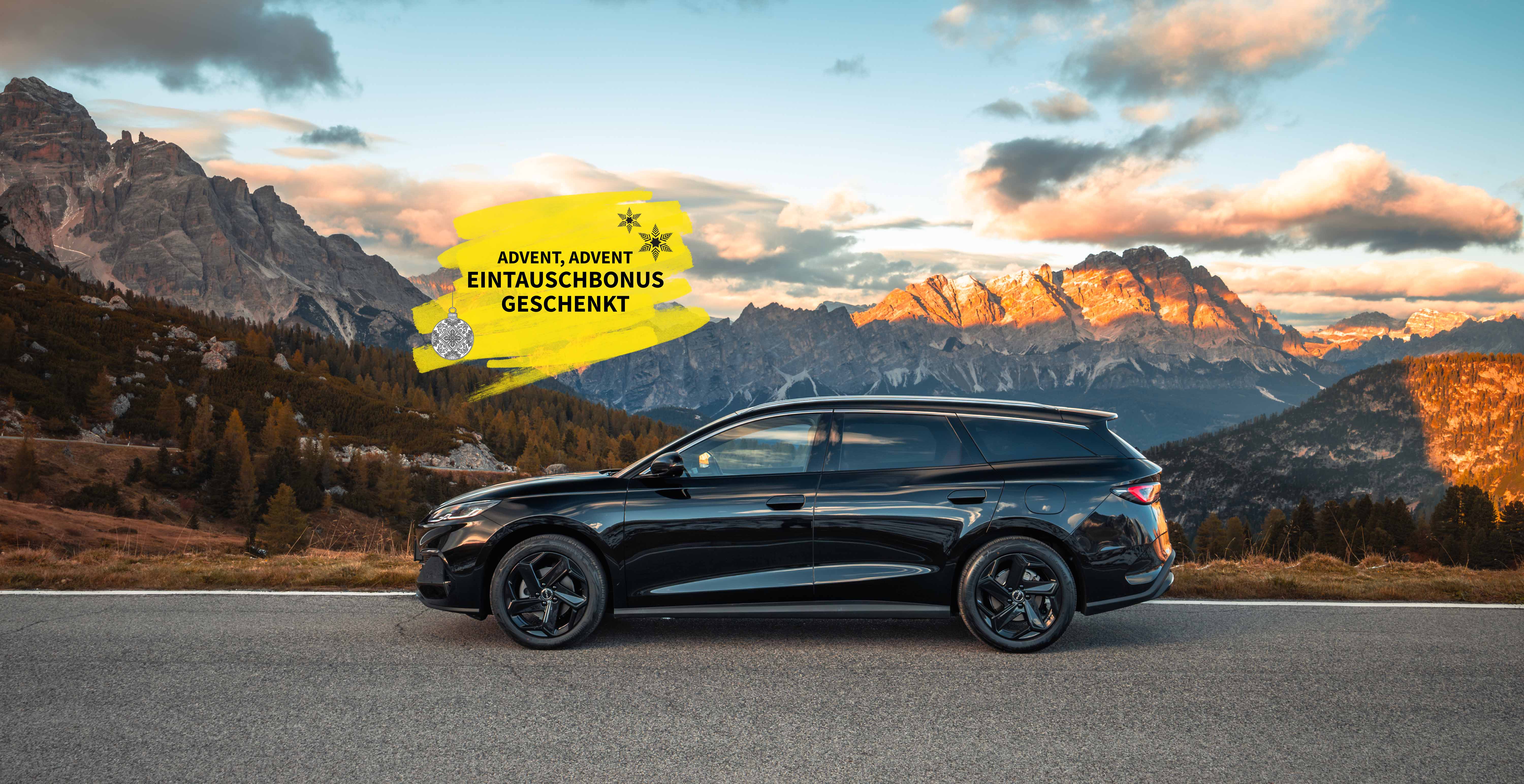 BYD  SEAL 6 DMi, Fährt auf einer Straße durch die Stadt