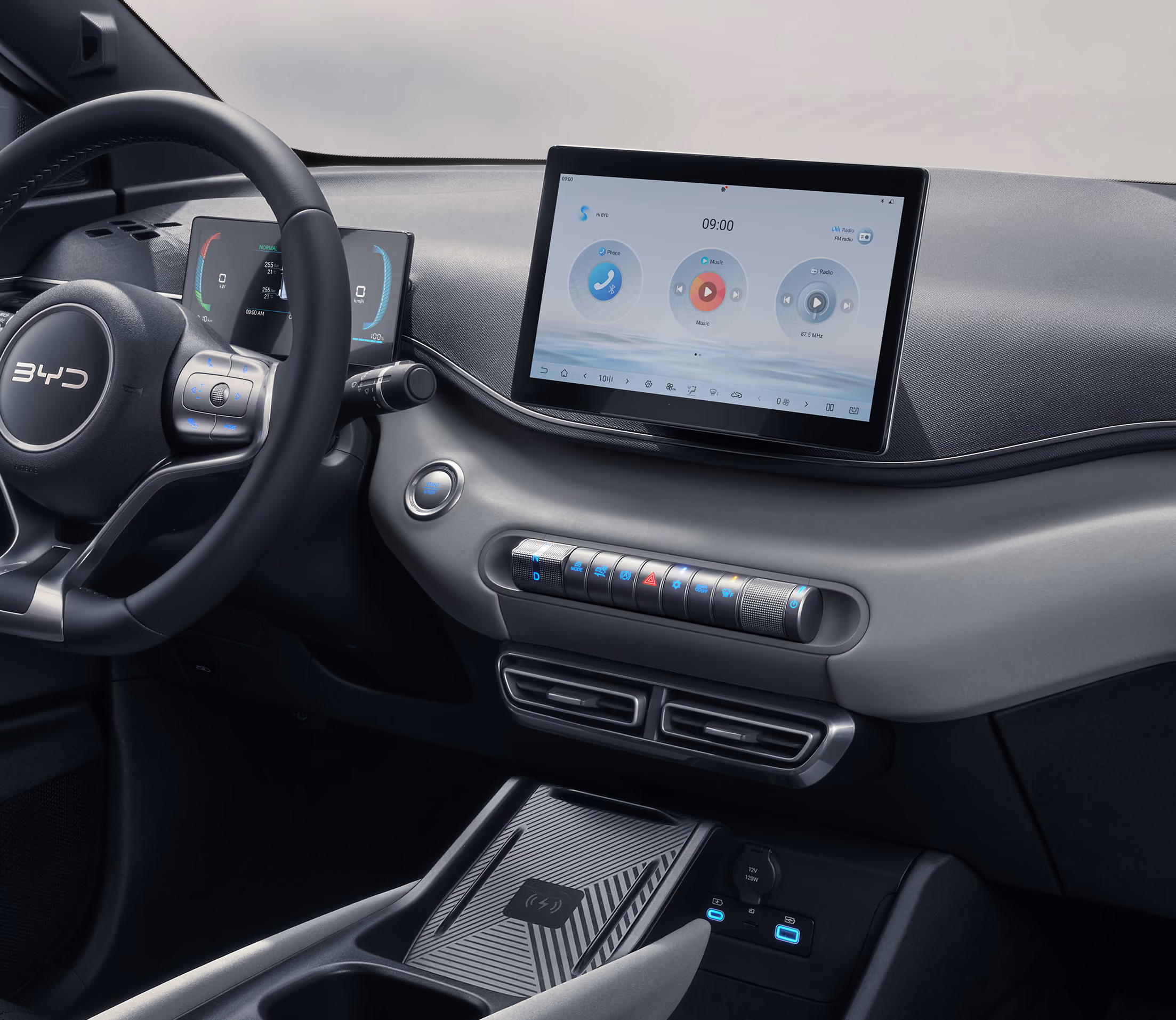 BYD SEAL U, Fahrend mit Rad am Dach durch Stadt