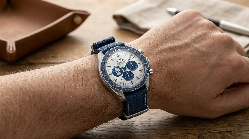 Een Omega horloge veilig opgeborgen in een kluis