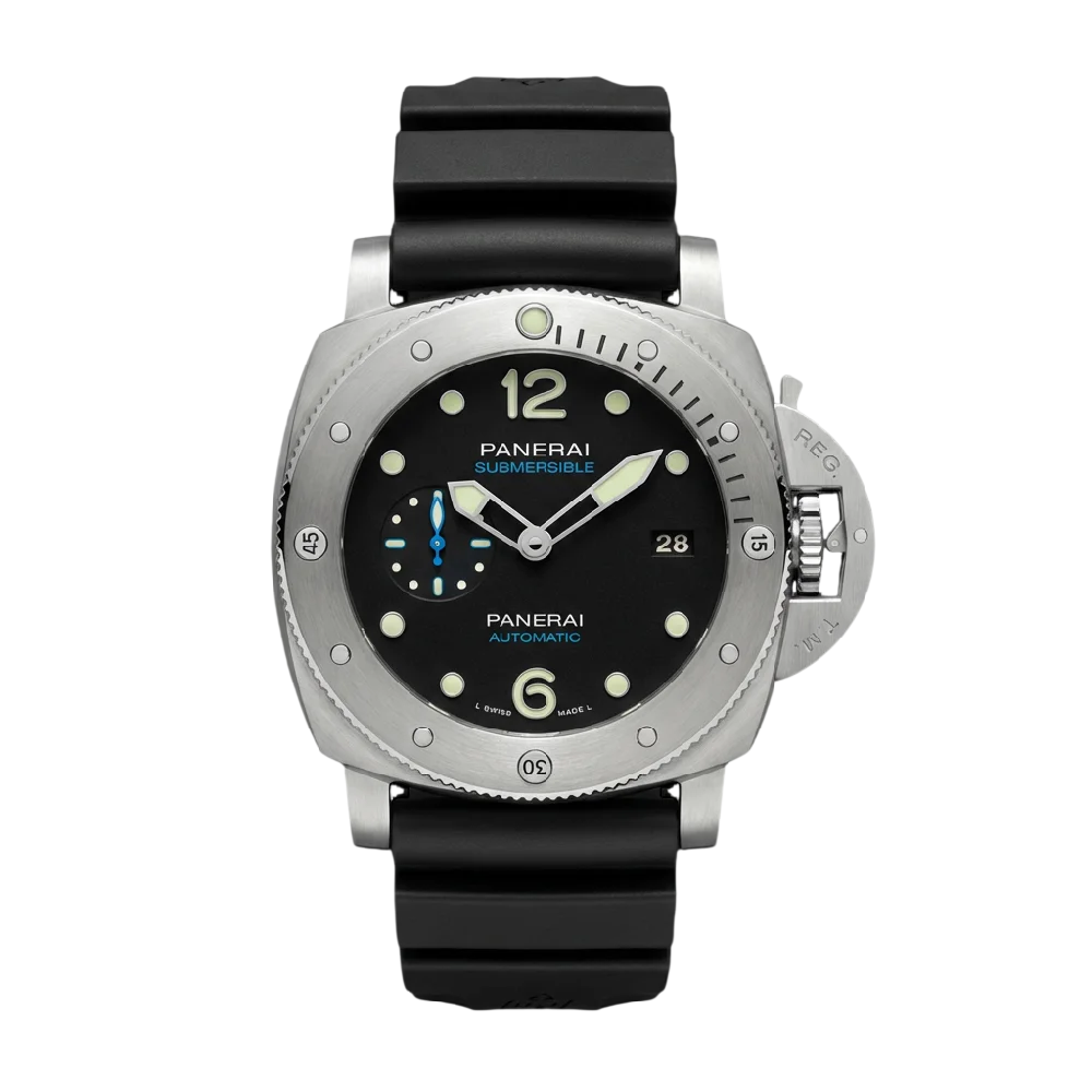 Panerai Submersible horloge op een donkere achtergrond