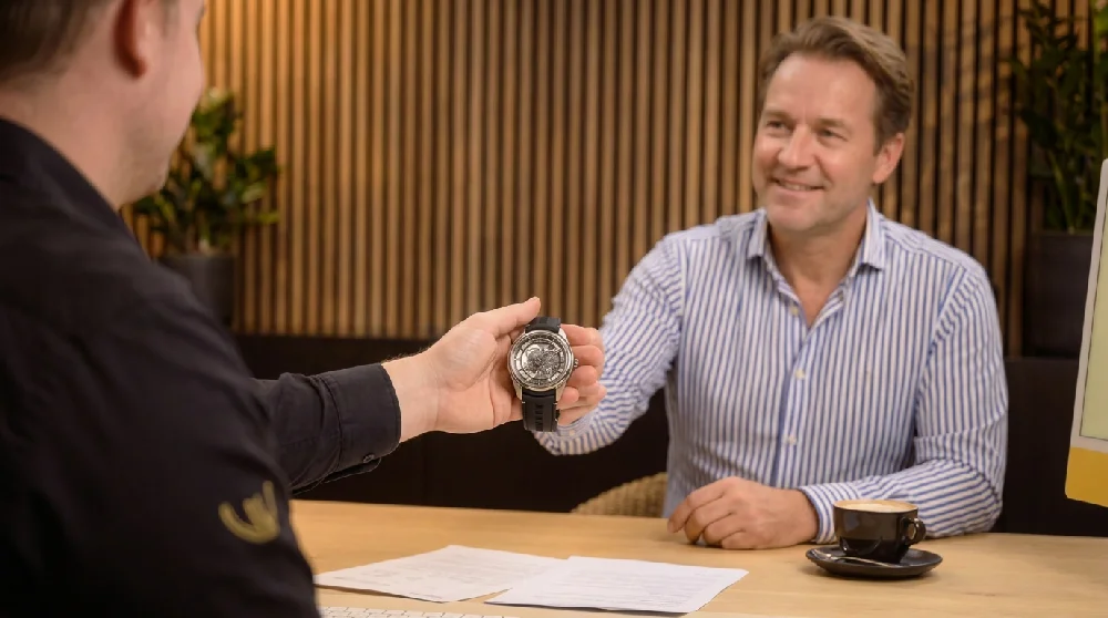 Man vult online formulier in voor taxatie Ulysse Nardin