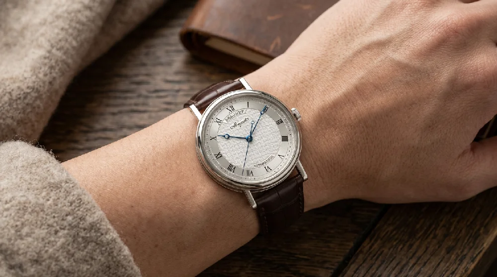 Breguet Classique horloge veilig opgeborgen in een kluis. Verzekerde opslag.