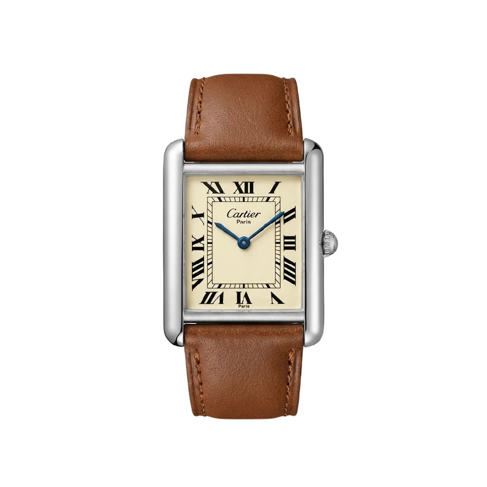Een elegante Cartier Tank horloge met leren band op een neutrale achtergrond.