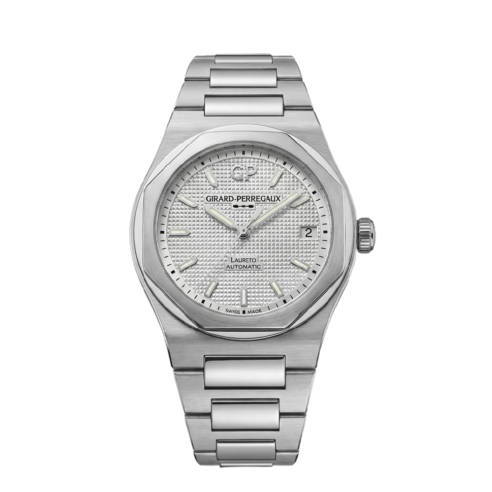 Luxe Girard-Perregaux Laureato horloge op een donkere achtergrond
