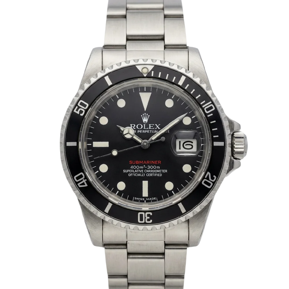 Rolex Submariner horloge van roestvrij staal op een donkere achtergrond.