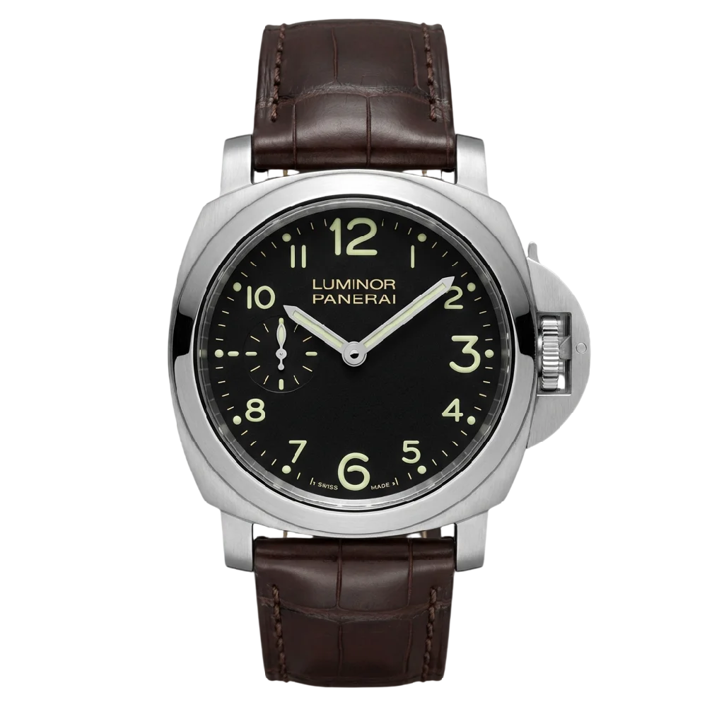 Panerai Radiomir horloge close-up op een donkere achtergrond.