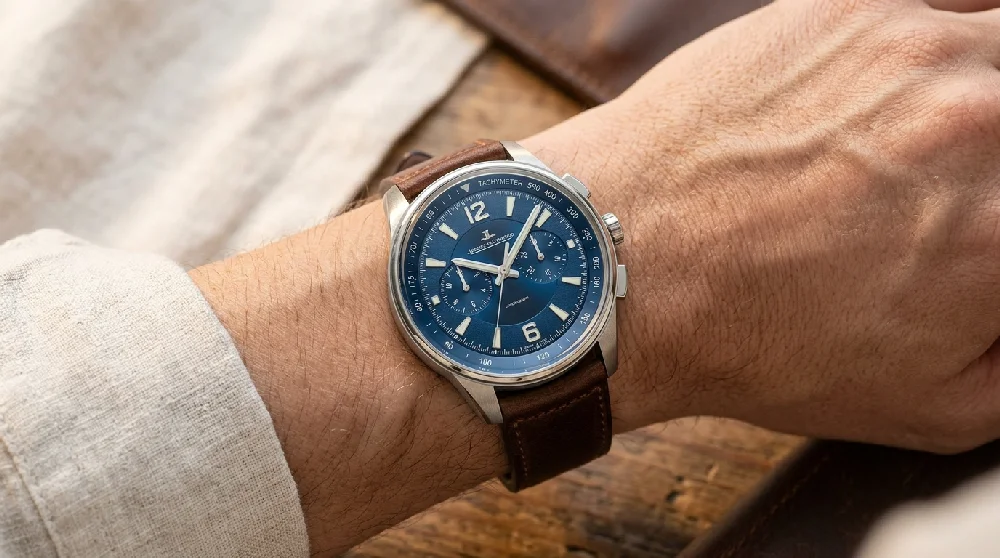 Luxe horloge in een kluis met beveiligingssysteem