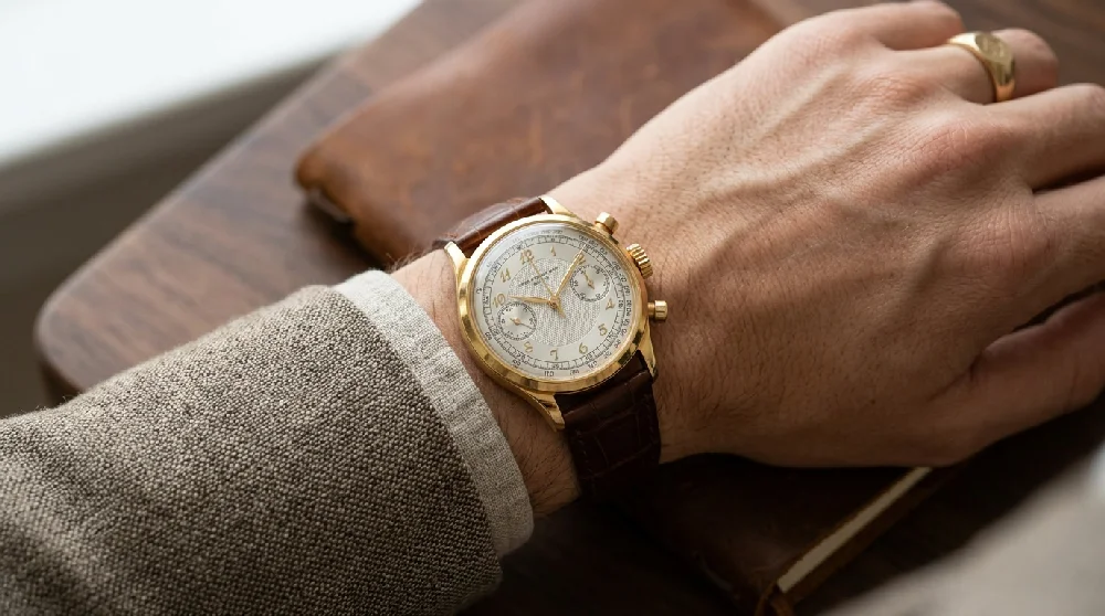 Beveiligde kluis met luxe horloges van verschillende merken