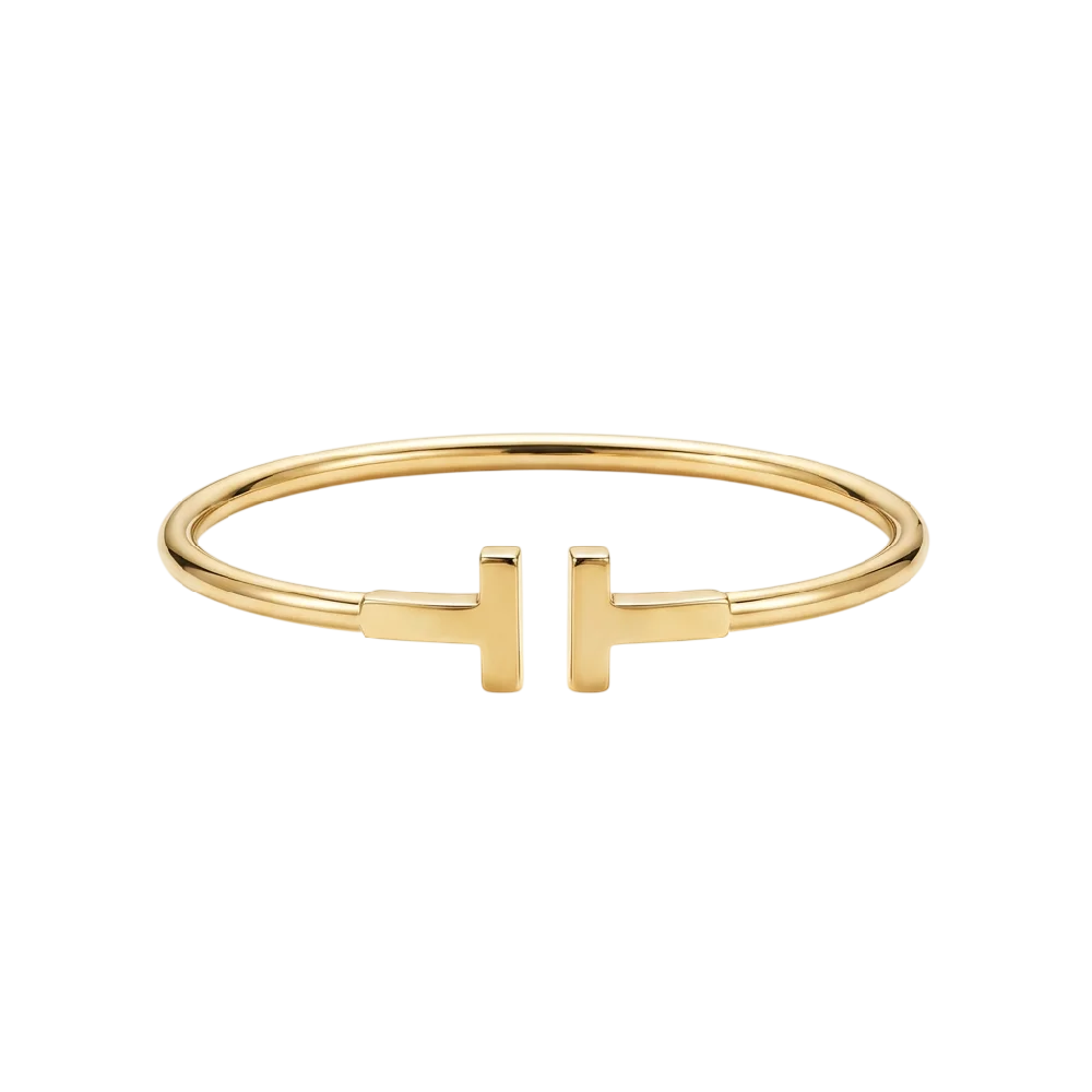 Een exclusief gouden sieraad van Tiffany & Co. op een donkere achtergrond