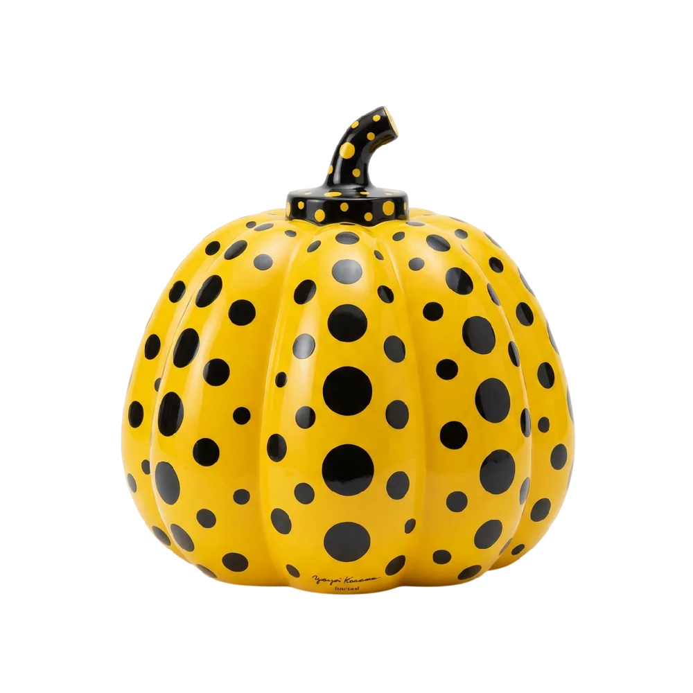 Prachtige oranje Yayoi Kusama Pumpkin Sculptuur in een kunstgalerie