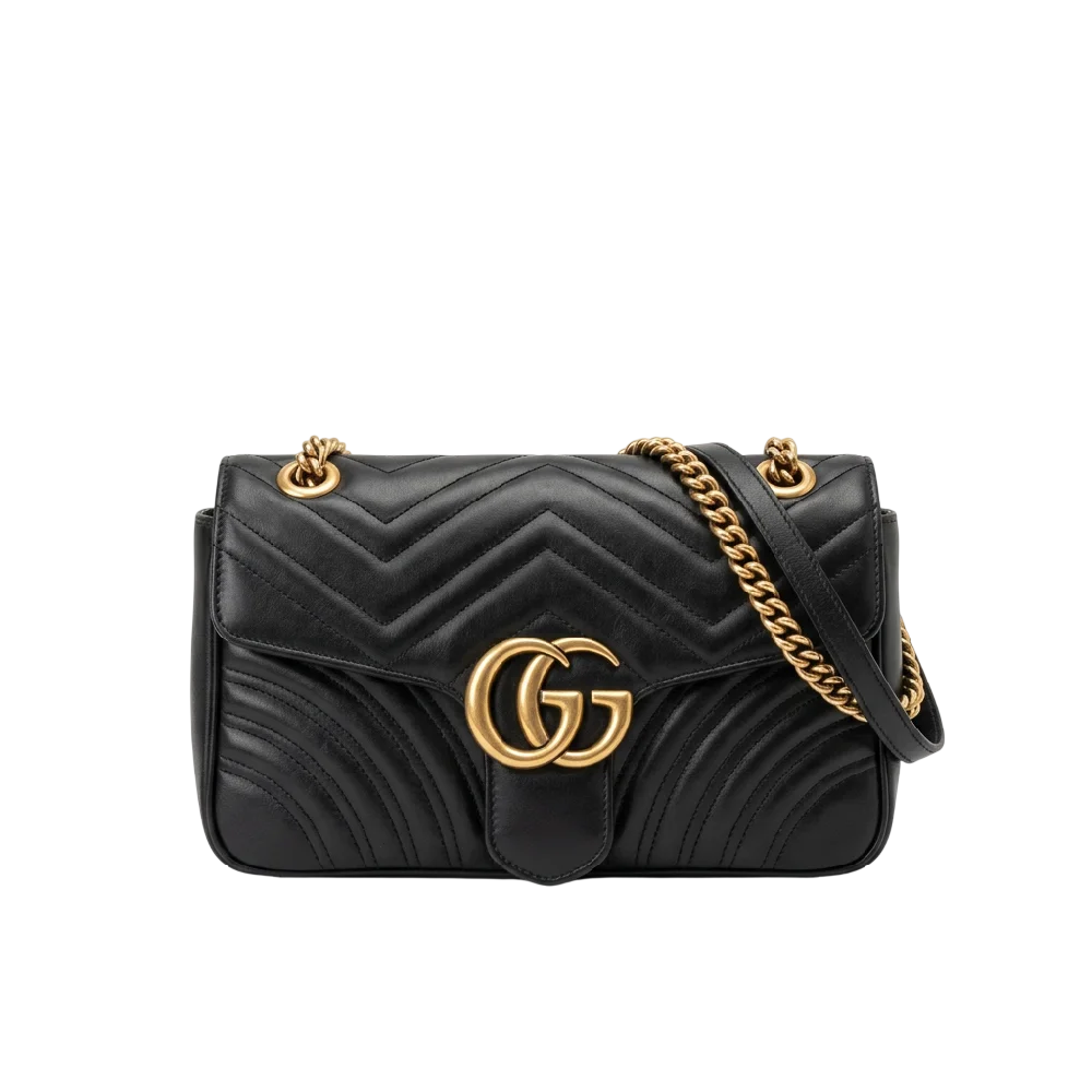 Gucci GG Marmont Medium schoudertas in een gestileerde omgeving