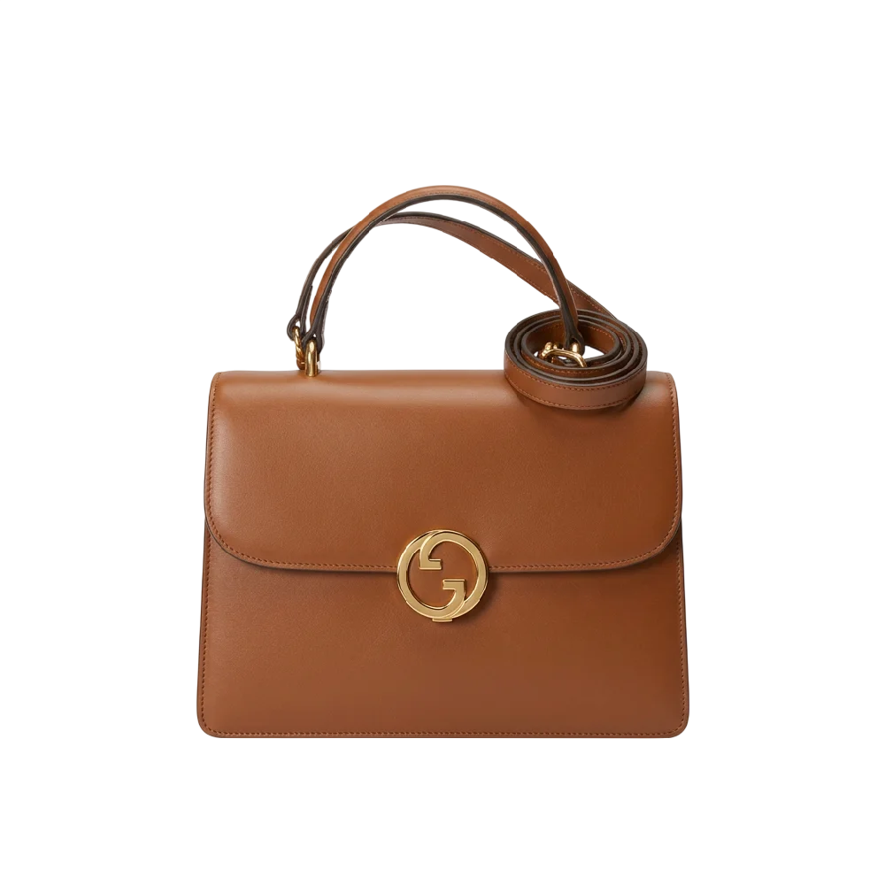 Gucci Blondie Medium tas in beige op een witte achtergrond.