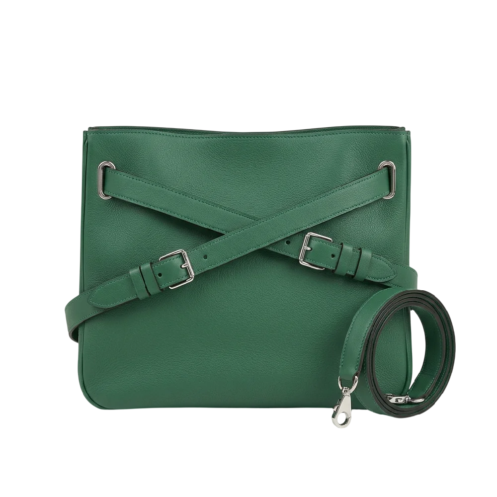 Luxe Hermès Halzan 25 tas, gemaakt van hoogwaardig leer, op een neutrale achtergrond.