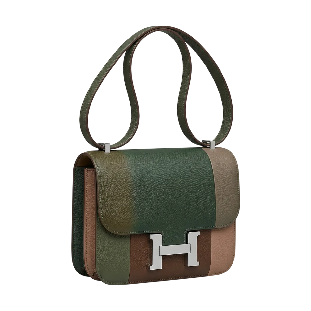 Hermès Roulis 23 tas van leer met metalen hardware op een neutrale achtergrond.