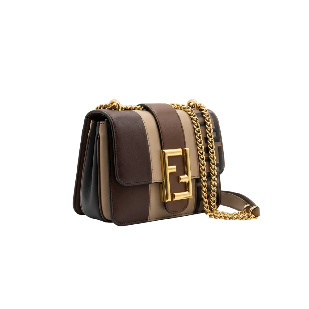 Fendi First tas van luxe leder op een egale achtergrond