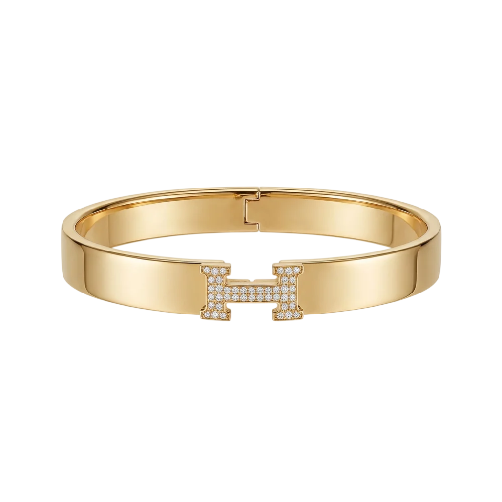 Hermès Clic H armband op een elegante achtergrond
