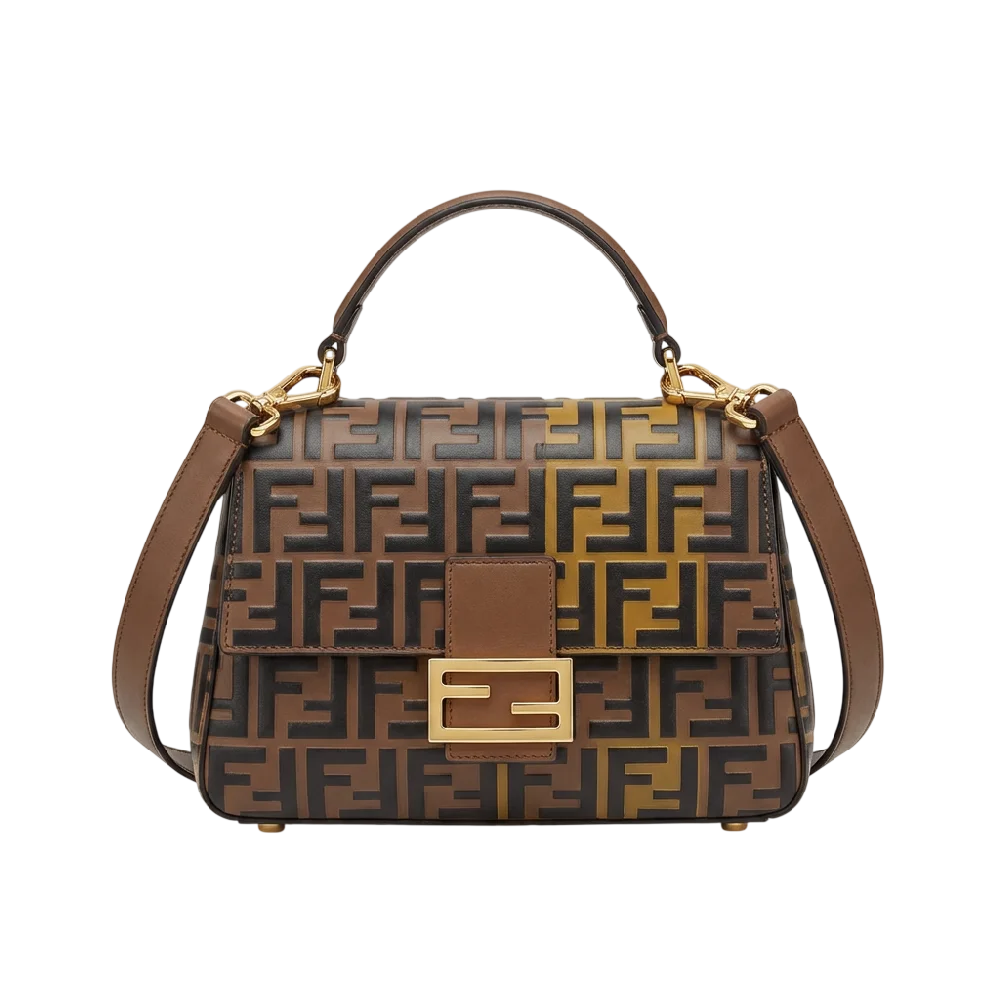 Fendi Peekaboo ISeeU tas in crèmekleurige uitvoering op een lichte achtergrond
