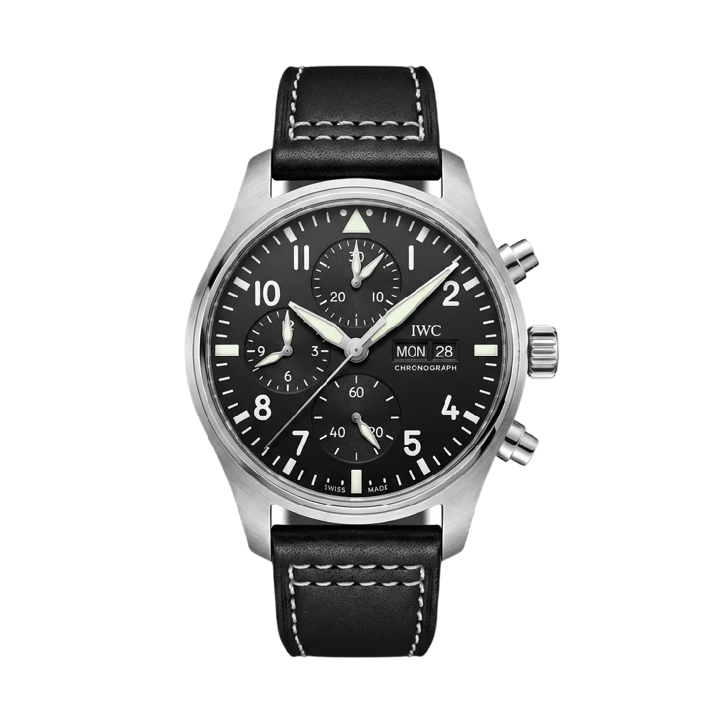 Close-up van een IWC Pilot's Watch aan een pols met leren band