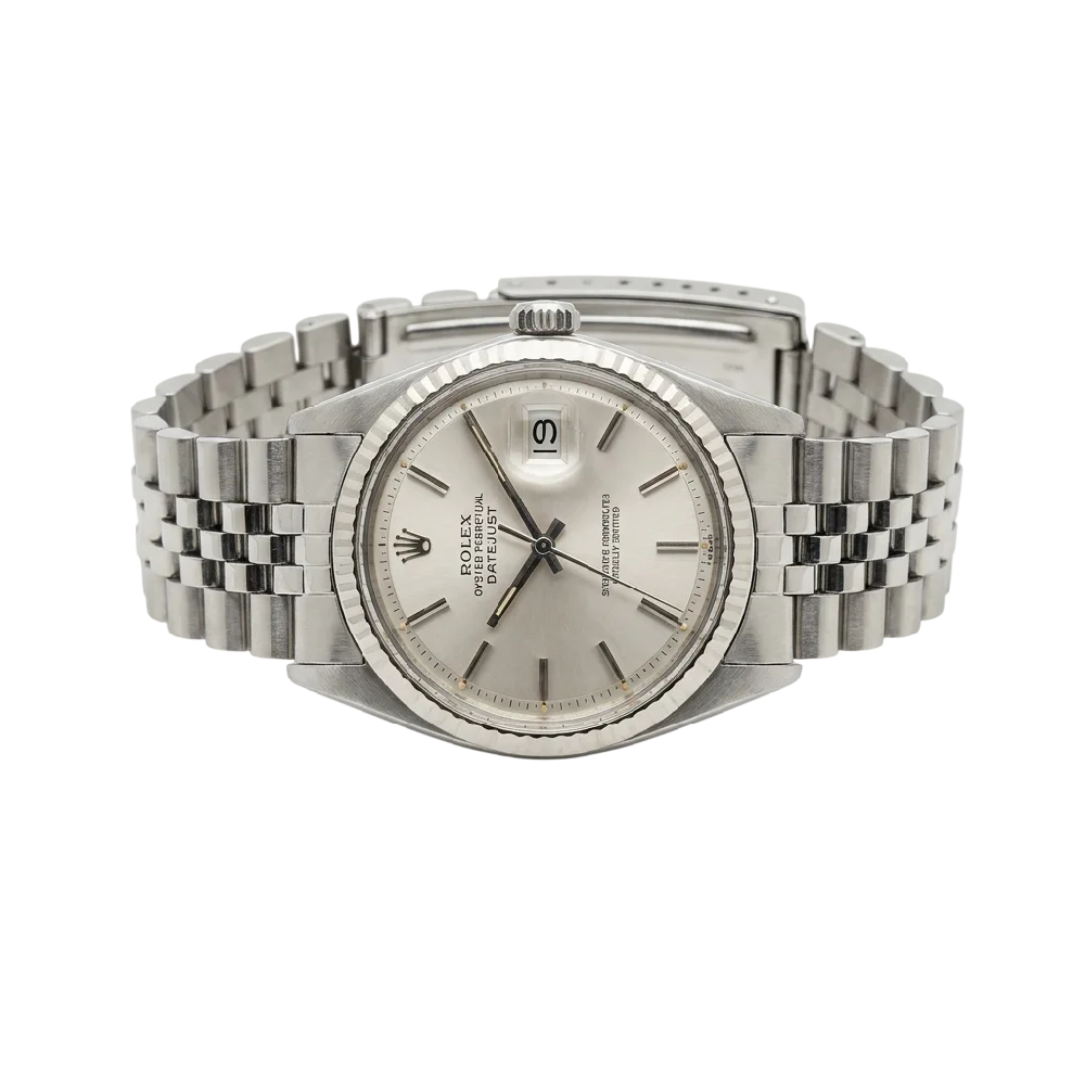 Rolex Datejust horloge van goud en staal op een witte achtergrond
