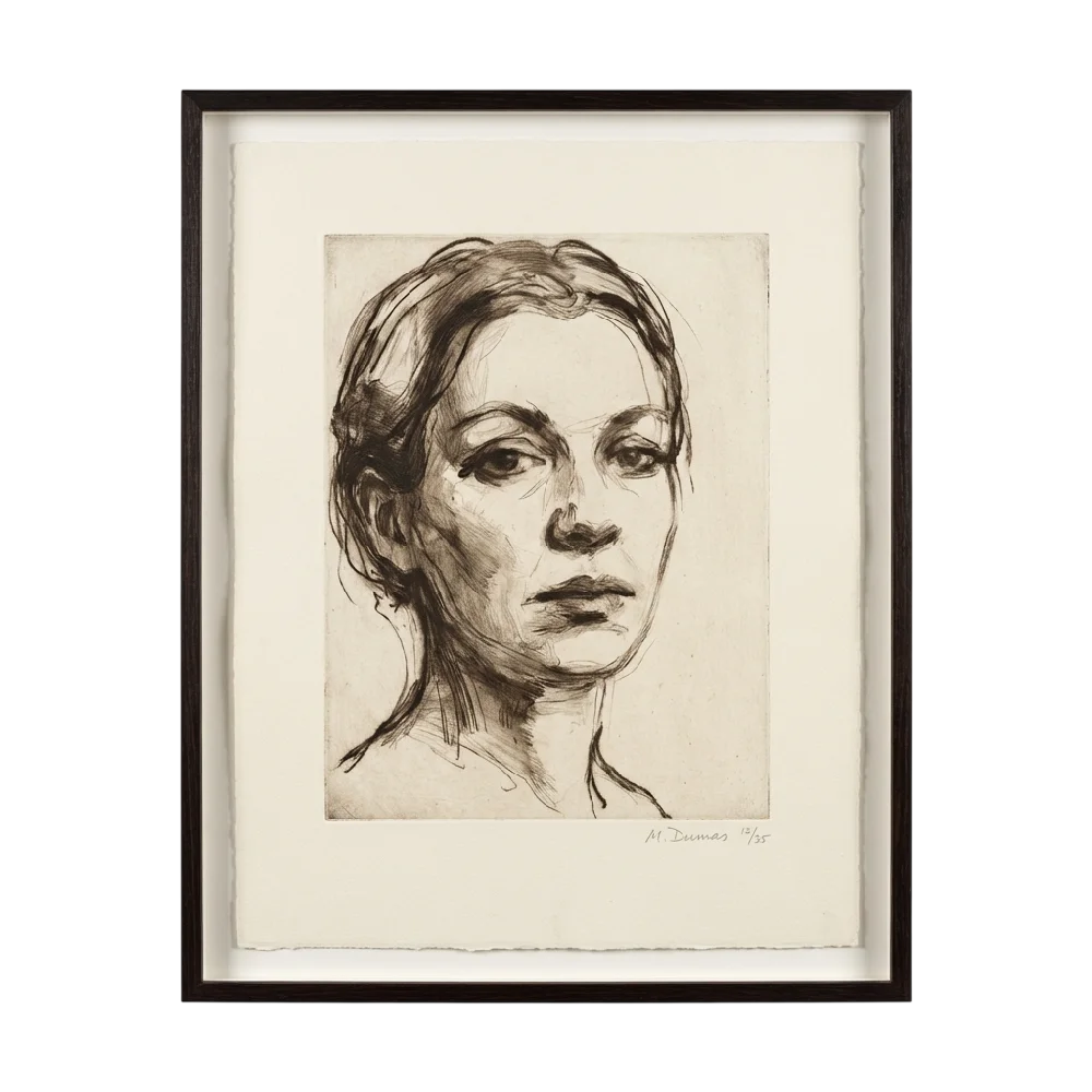 Marlene Dumas prent op tafel tijdens een taxatie