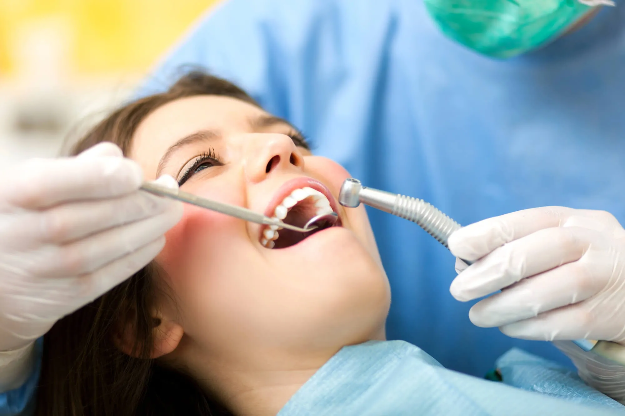 dentist boynton beach fl performs teeth cleaning