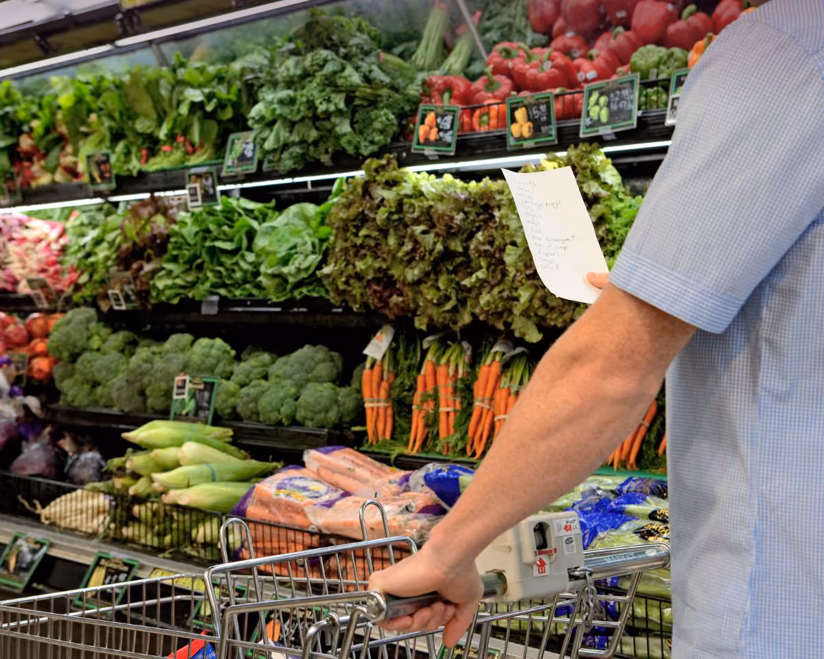 Winkelen in de supermarkt.